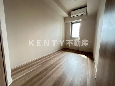 【寝室】 | フレンシア蒲田 | 広くて明るい寝室