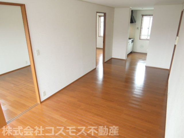 ファミーユＦの居間・リビング|別のお部屋の同仕様写真です。