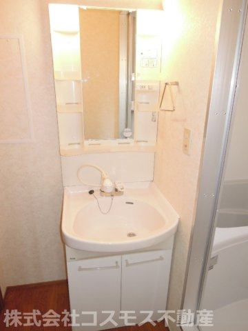 ファミーユＦの洗面所|別のお部屋の同仕様写真です。