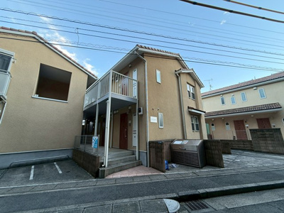 【外観】 | メゾン106A | 南武線「武蔵新城」駅まで平坦な道を徒歩11分！近くにスーパーやコンビニがあって生活しやすい住環境です☆