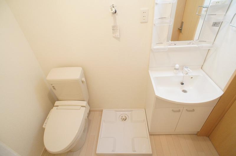 ウィン東中山の独立洗面台