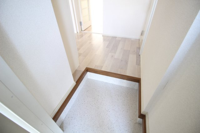 メゾンニューライフＡ棟の玄関