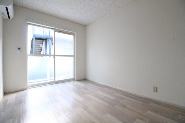 メゾンニューライフＡ棟の洋室