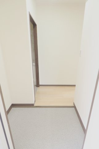 コーポ平井　Ａ棟の玄関