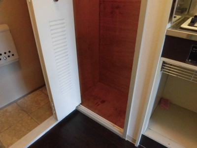 【収納】 | 朝日プラザアクシス東淀川 | キッチン横にある縦長の収納スペースです