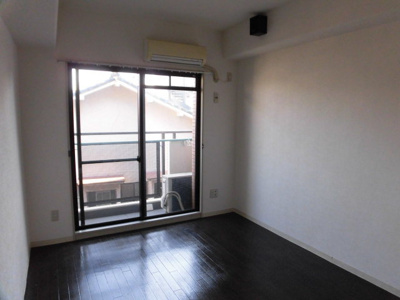 【居間・リビング】 | 朝日プラザアクシス東淀川 | 白基調の明るいお部屋です