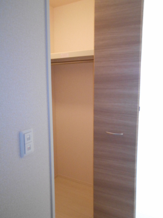 アゼリア松戸の洋室|洋室 クローゼット