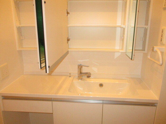 ポム・アールの独立洗面台|洗髪洗面化粧台