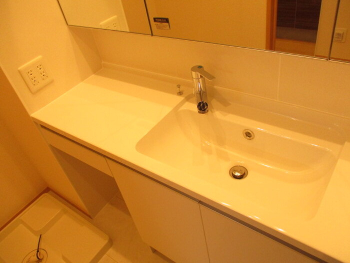 ポム・アールの独立洗面台|洗髪洗面化粧台