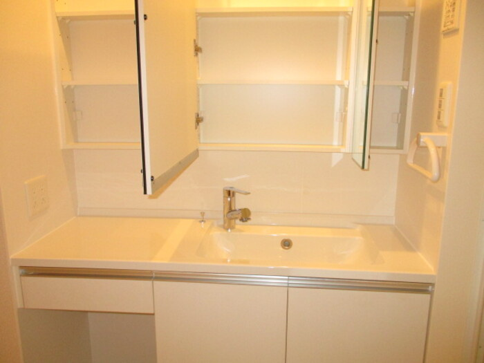 ポム・アールの独立洗面台|洗髪洗面化粧台