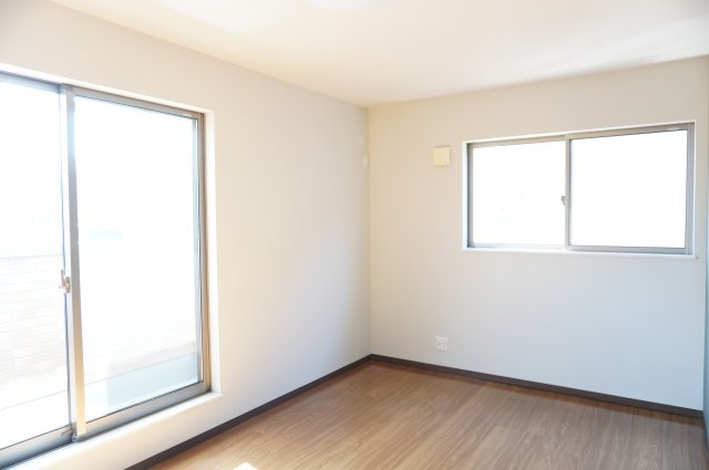 草加市瀬崎5丁目 中古戸建の洋室|2階 7.5帖（東側）