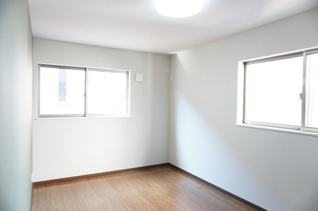 草加市瀬崎5丁目 中古戸建の洋室|7.5帖（西側）