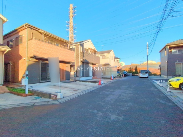 草加市瀬崎5丁目 中古戸建の前面道路含む現地写真