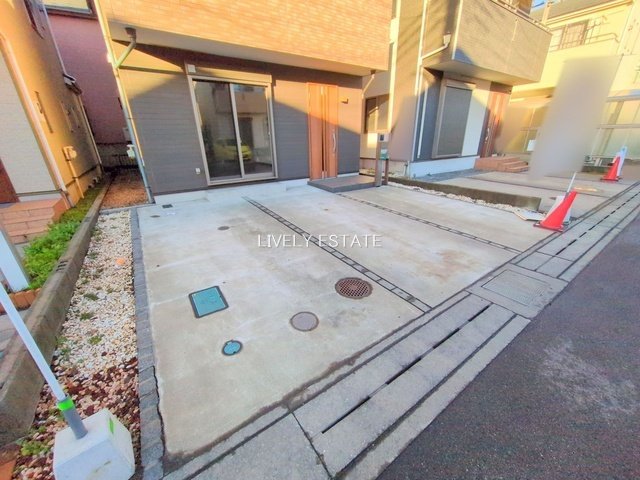草加市瀬崎5丁目 中古戸建の駐車場