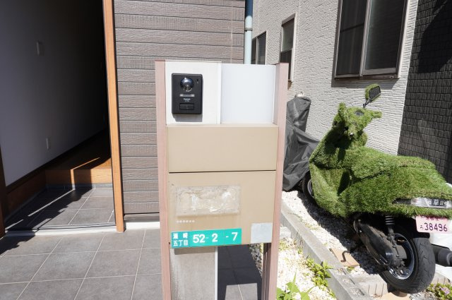 草加市瀬崎5丁目 中古戸建のその他|インターホン機能付き門柱