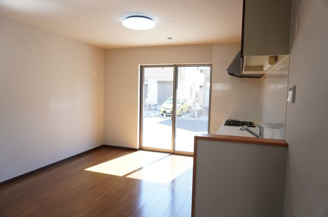 草加市瀬崎5丁目 中古戸建の居間・リビング