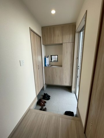 桜木町　新築戸建の玄関