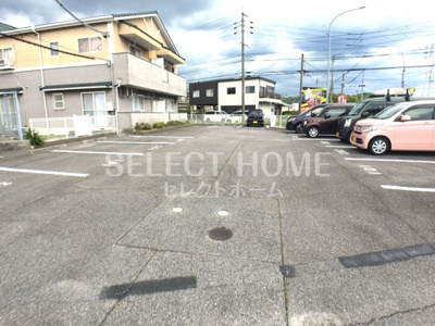 【駐車場】 | ハイツ沢添 | 駐車場に車を止められます