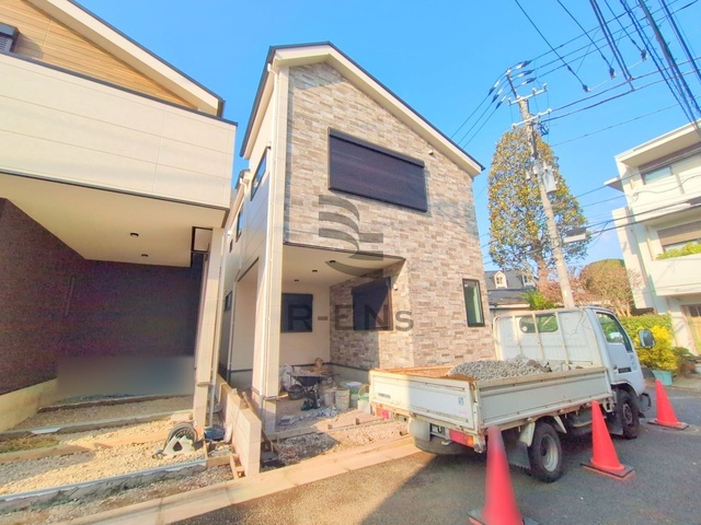 【外観】 | 練馬区東大泉６丁目　新築戸建て　１号棟 | 静かな街に溶け込みながら、凛とした美しさを放つ外観