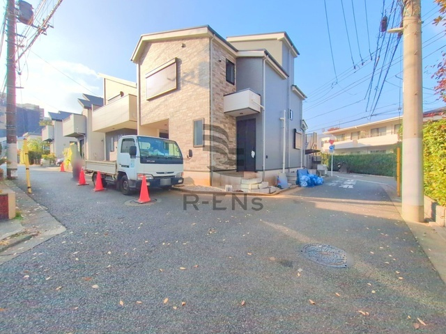 【前面道路含む現地写真】 | 練馬区東大泉６丁目　新築戸建て　１号棟 | 見通しもよく、落ち着いた住宅街でゆったり過ごせます