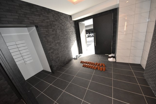 コンフォリア・リヴ谷町九丁目ソルテラスのエントランス