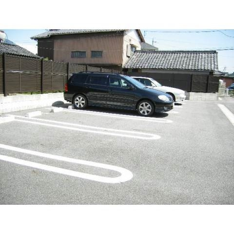 ファミールタウンの駐車場