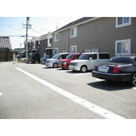 ファミールタウンの駐車場