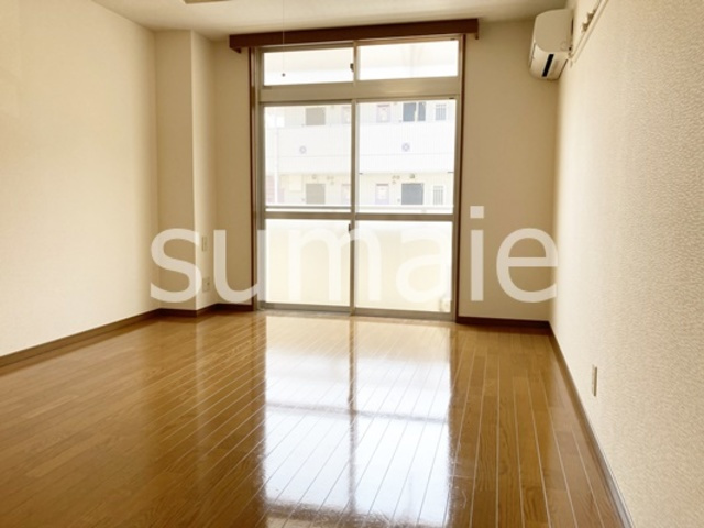 アーケティックマンションⅢの居間・リビング|広めの居室です。