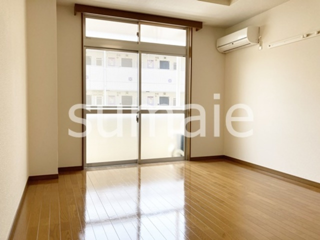 アーケティックマンションⅢの居間・リビング|広めの居室です。