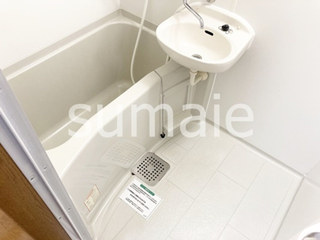 アーケティックマンションⅢの浴室|清潔感のあるバスルーム。