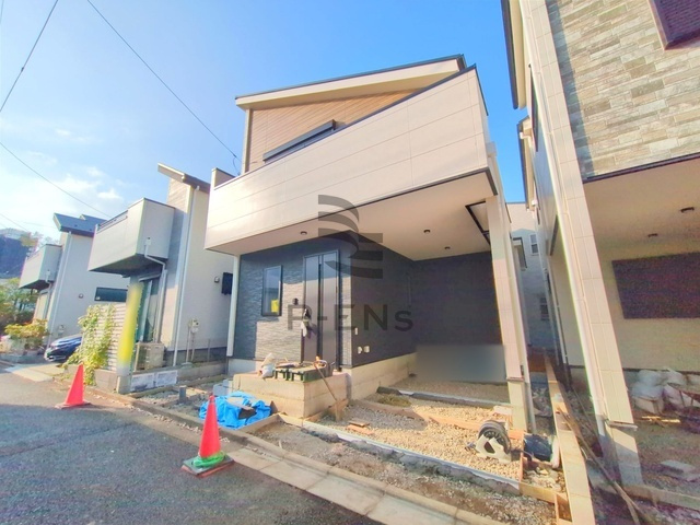 【外観】 | 練馬区東大泉６丁目　新築戸建て　２号棟 | 光と風を心地よく取り込む設計で、外からも開放感が伝わる外観