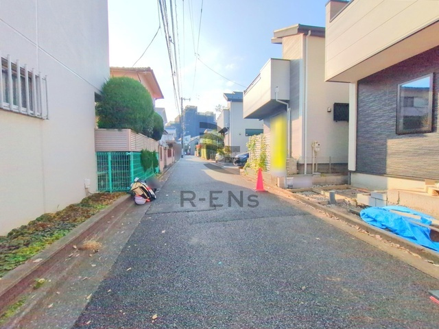 【前面道路含む現地写真】 | 練馬区東大泉６丁目　新築戸建て　２号棟 | 見通しもよく、落ち着いた住宅街でゆったり過ごせます