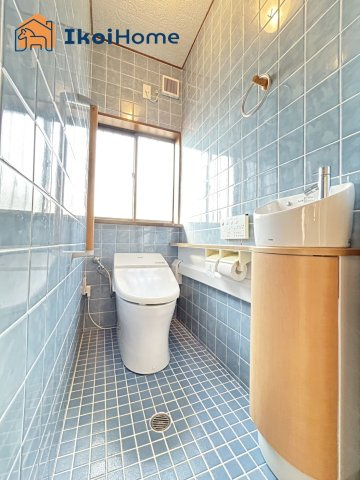 明石市朝霧東町2丁目　中古戸建のトイレ|●年中無休：当日予約可●トイレはタイル張りで床掃除がとても楽にできます！
