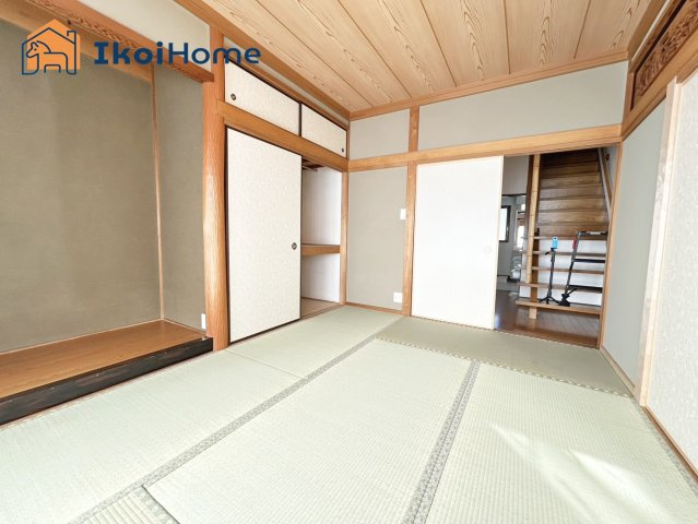 明石市朝霧東町2丁目　中古戸建の内装|●年中無休：当日予約可●和室6帖です。収納も充実し、とても明るいです。大きな押入れも魅力です。