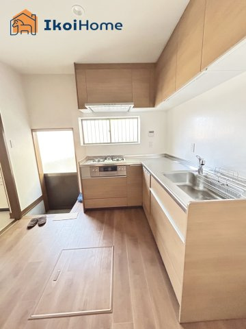 明石市朝霧東町2丁目　中古戸建のキッチン|●年中無休：当日予約可●キッチンには勝手口もございますのでゴミ出しなど便利です！