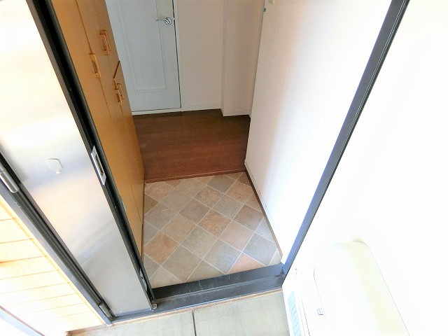 クレール清水の玄関|写真は同建物の別部屋を参考に掲載しております。