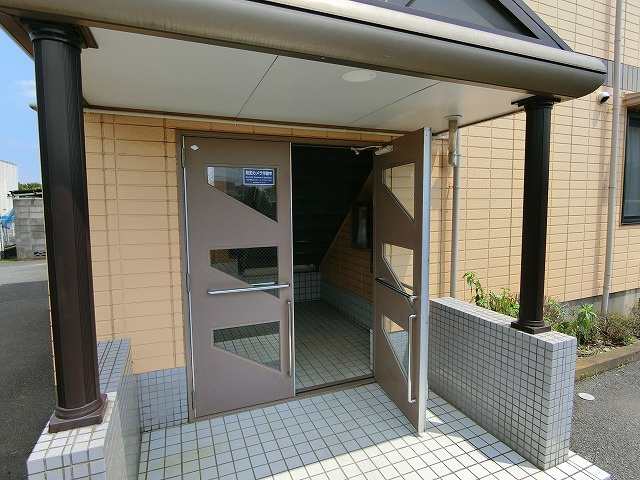 クレール清水のエントランス