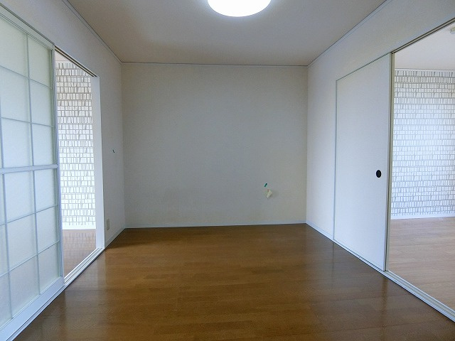 クレール清水の居間・リビング|写真は同建物の別部屋を参考に掲載しております。