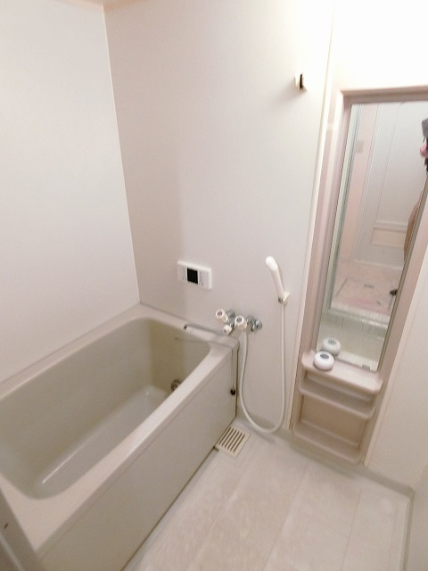 クレール清水の浴室|写真は同建物の別部屋を参考に掲載しております。