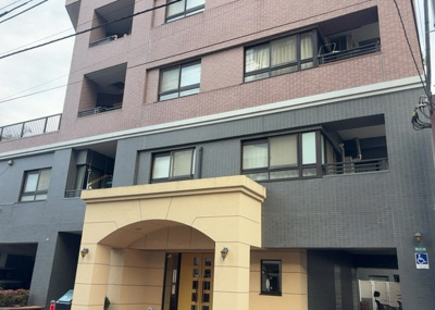【外観】 | ロアーブル・ガーデン淵野辺 | ＲＣ造、Reinforced Concreteは直訳すると補強されたコンクリートです。主に柱や梁・床・壁が鉄筋とコンクリートで構成おり、鉄筋を組んだ型枠にコンクリートを流し込んで固めたものを指します。