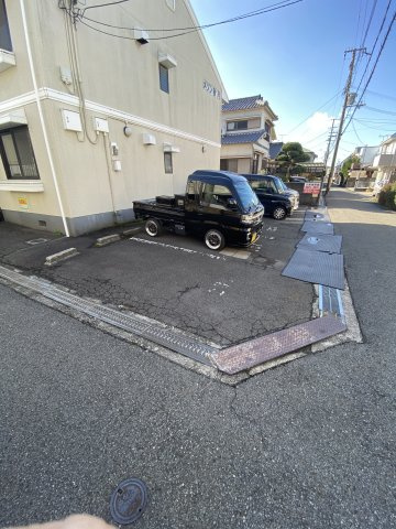 メゾン秋月の駐車場