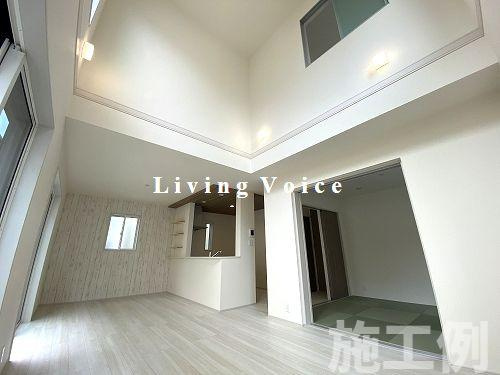 【居間・リビング】 | 【仲介手数料０円】厚木市鳶尾2丁目　新築一戸建て　全2棟 | 厚木市鳶尾2丁目　新築一戸建て　全2棟