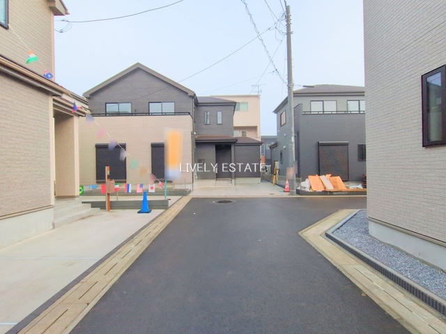 草加市長栄1丁目 新築分譲住宅 全9棟 B号棟の前面道路含む現地写真