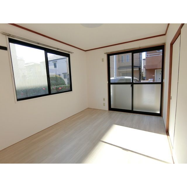 ジュネスいなほの居間・リビング