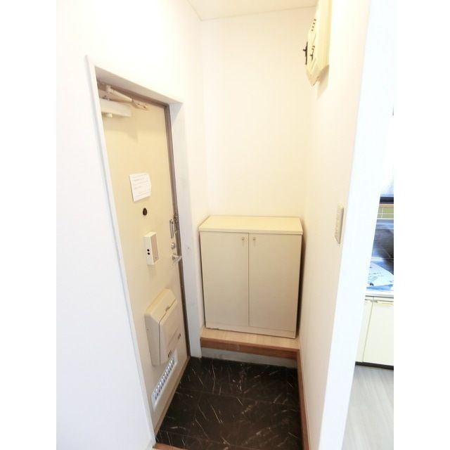 ジュネスいなほの玄関