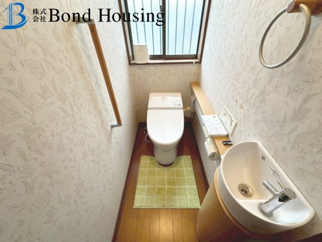 近隣買い物施設充実　朝霧東町2丁目　中古戸建のトイレ