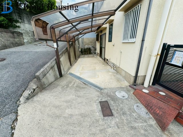 リフォ済み　朝霧東町2丁目　中古戸建の駐車場
