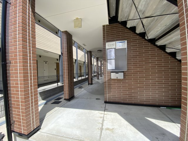 エスティーム1番館のエントランス