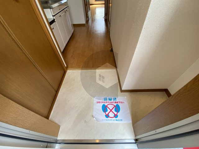 エスティーム1番館の玄関