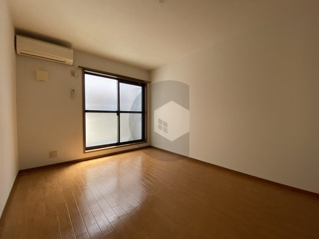 エスティーム1番館の居間・リビング